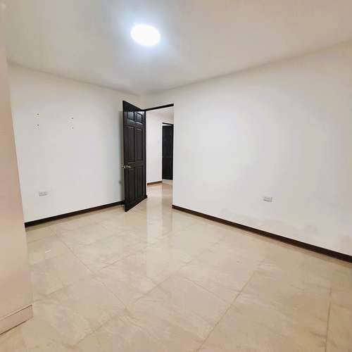 Alquiler de casa esquinera de una planta, Pavas  (100% remodelada) - Imagen 2