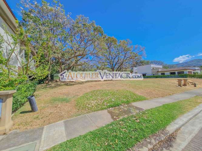 LA HACIENDA DEL BOSQUE SANTA ANA RIO ORO! LOTE PLANO DE 843 M2 - Imagen 7