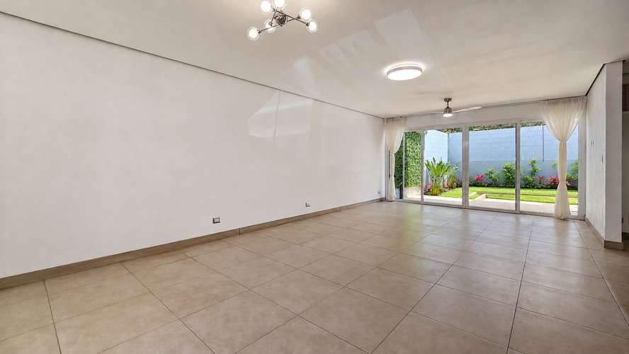 Alquiler de hermosa casa ubicada en Escazú