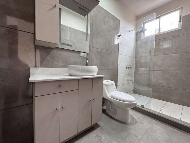 Venta de amplia casa a Estrenar En Condominio Ayarco 385 - Imagen 3