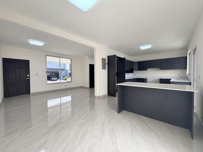 Venta de amplia casa a Estrenar En Condominio Ayarco 385 - Imagen 1