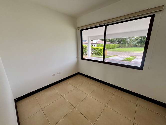 Hermosa casa de una planta, con agradables espacios, en Condominio Ubicado en Hacienda Los Reyes. - Imagen 6