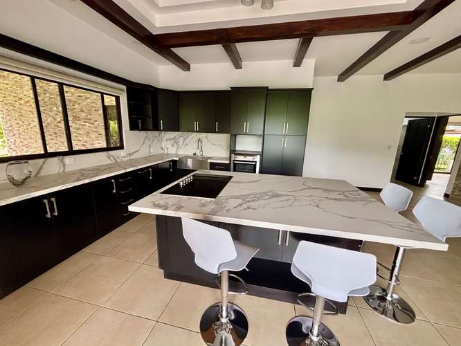 Hermosa casa de una planta, con agradables espacios, en Condominio Ubicado en Hacienda Los Reyes. - Imagen 3