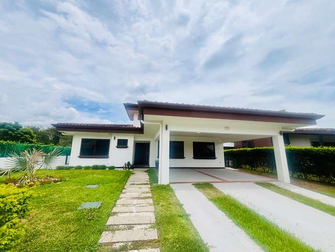 Hermosa casa de una planta, con agradables espacios, en Condominio Ubicado en Hacienda Los Reyes. - Imagen 17