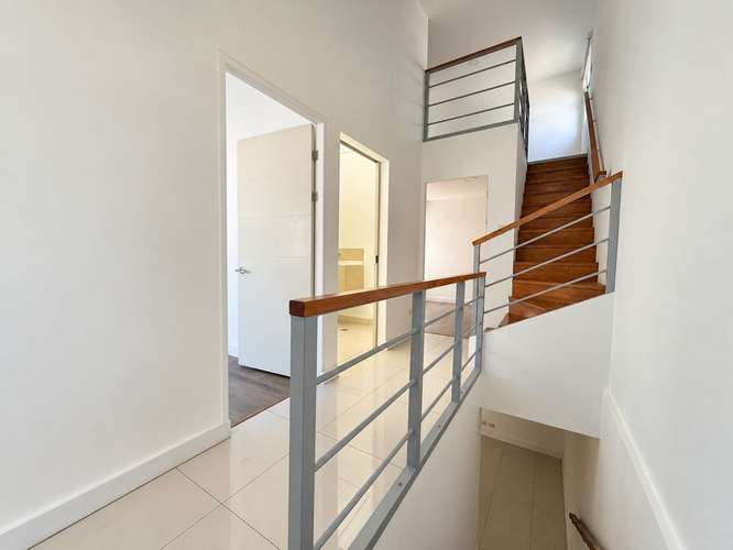Remate Bancario! Casa de 3 Niveles en Condominio en Llorente de Tibás - Imagen 7