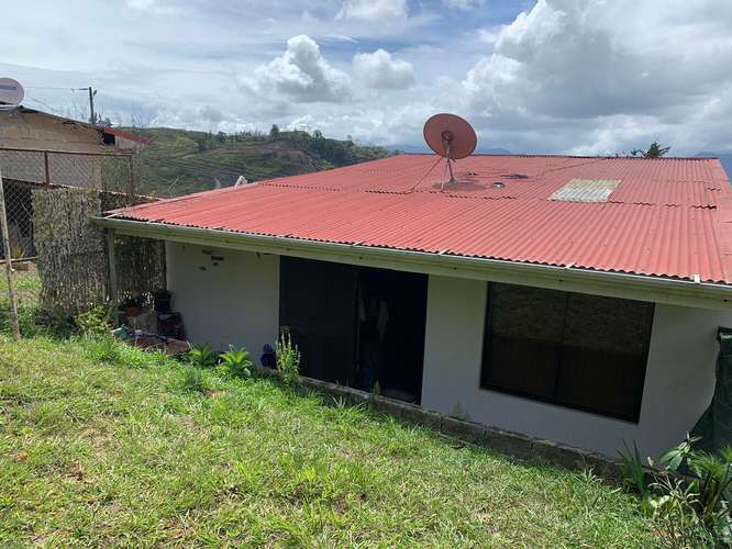 Venta de Propiedad Casa mas Apartamento Agua Caliente
