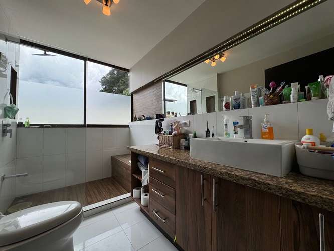 Venta de casa espectacular rodeado de verde - Imagen 9