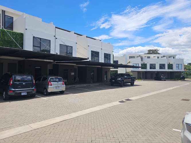Alquiler con Opción a Compra de casa nueva en Condominio con jardin - Imagen 15