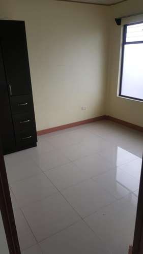 SE ALQUILA APARTAMENTO CÉNTRICO Y SEGURO  - Imagen 7