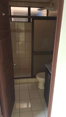 SE ALQUILA APARTAMENTO CÉNTRICO Y SEGURO  - Imagen 6