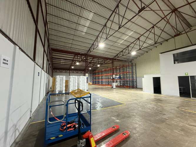 Bodega de 720 m² en San José, Colima de Tibás: ideal para uso comercial e industrial liviano - Imagen 1
