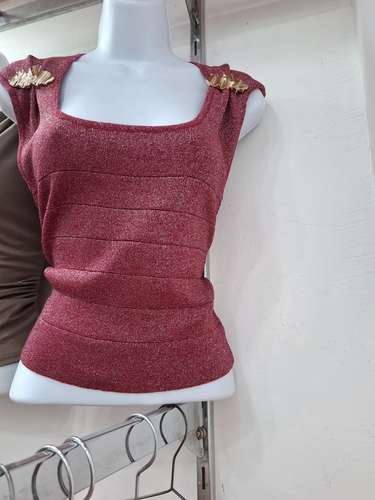 Variedad para cada gusto.Botas,conjunto,blusa, Sandalia, enagua,