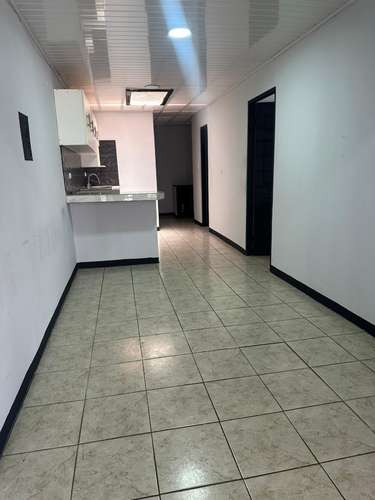SE VENDE CASA CÈNTRICA EN SANTO DOMINGO - Imagen 3