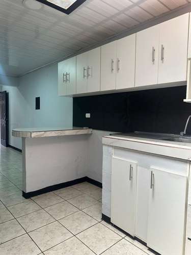 SE VENDE CASA CÈNTRICA EN SANTO DOMINGO - Imagen 4
