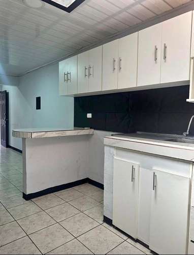 SE VENDE CASA CÈNTRICA EN SANTO DOMINGO - Imagen 5