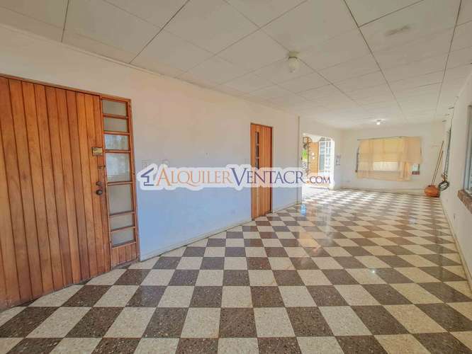 LAURELES ESCAZU! PROPIEDAD PARA REMODELAR CON 1.436 M2 DE TERRENO - Imagen 2