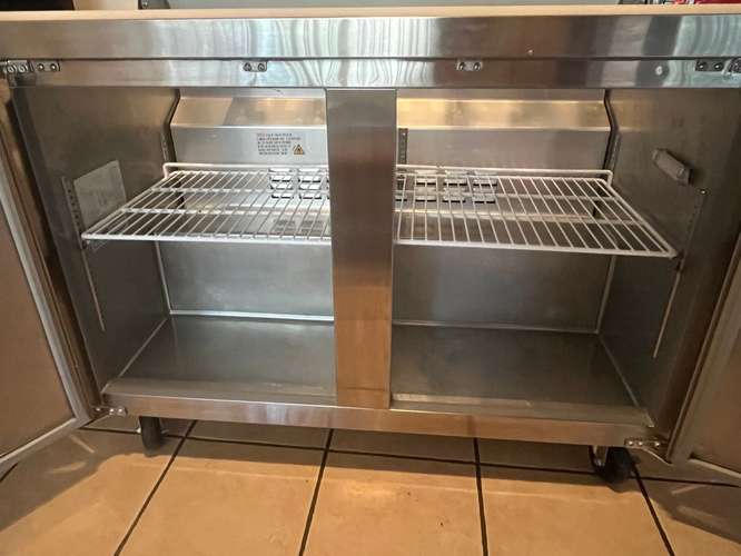 Mesa de Preparación Refrigerada U-STAR 120 cm – 2 Puertas – Acero Inoxidable