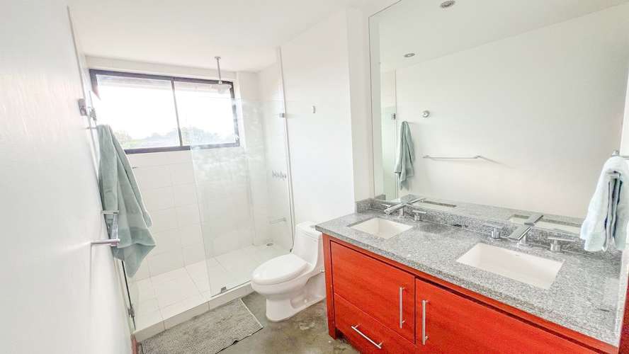 CONDO ESTILO LOFT CON TERRAZAS Y VISTA EN SANTA ANA PIEDADES - Imagen 10