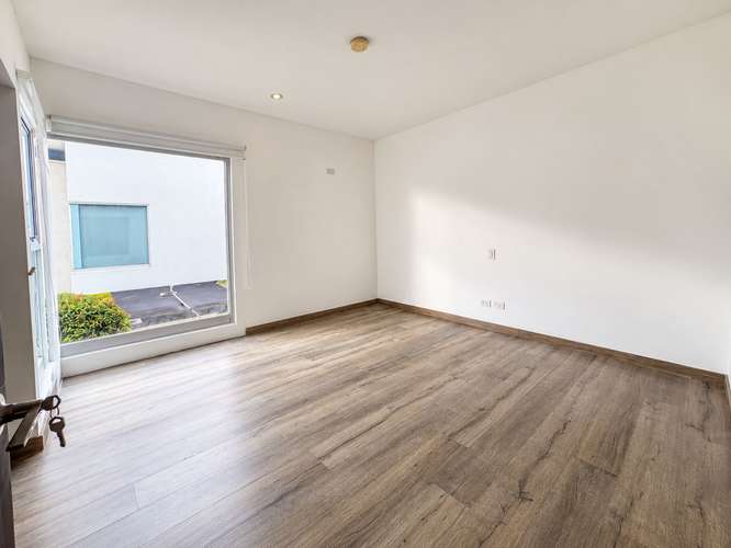 Apartamento amplio en condominio de Escazú Guachipelin  - Imagen 8