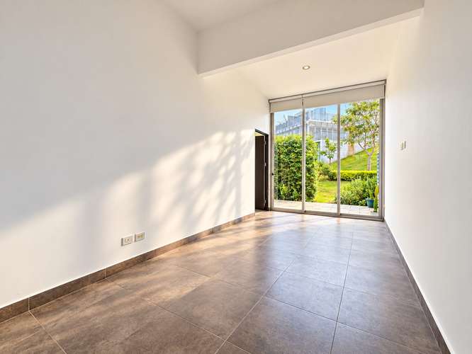 Apartamento amplio en condominio de Escazú Guachipelin  - Imagen 9
