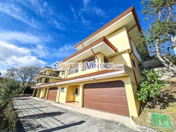 Condo de 350 m2 con full vistas / terraza y línea blanca en Guachipelín Escazú