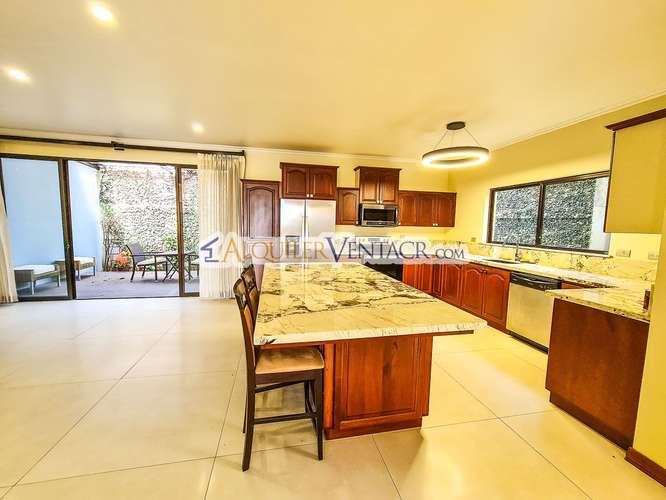 Condo de 350 m2 con full vistas / terraza y línea blanca en Guachipelín Escazú - Imagen 3