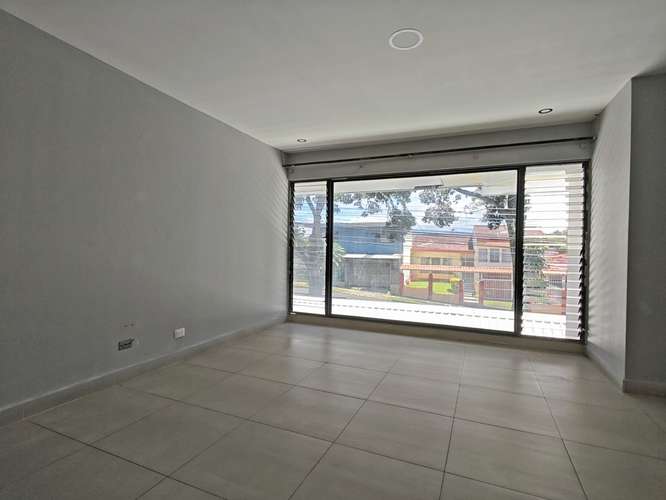  Alquiler de Casa independiente| 3 habitaciones | Oficina privada | Terraza y parqueo para 3 vehículos. - Imagen 3
