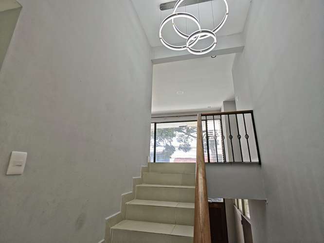  Alquiler de Casa independiente| 3 habitaciones | Oficina privada | Terraza y parqueo para 3 vehículos. - Imagen 7