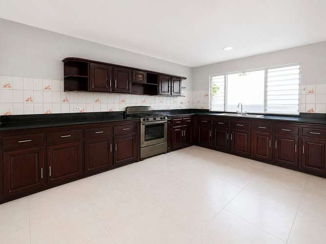  Alquiler de Casa independiente| 3 habitaciones | Oficina privada | Terraza y parqueo para 3 vehículos. - Imagen 2