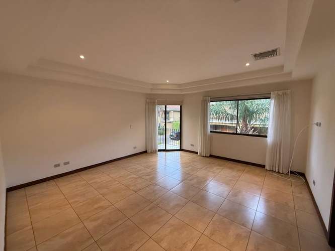 ALMERIA, linda-amplia 260 m2, L. Blanca, 3 hab, A/C, 2.5 baños, terraza, patio, sala TV, amenidades. - Imagen 11
