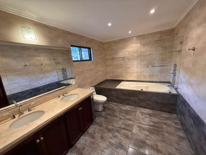 ALMERIA, linda-amplia 260 m2, L. Blanca, 3 hab, A/C, 2.5 baños, terraza, patio, sala TV, amenidades. - Imagen 12