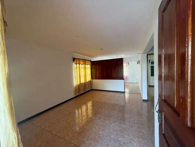 SE VENDE CASA EN SAN ISIDRO DE HEREDIA - Imagen 3