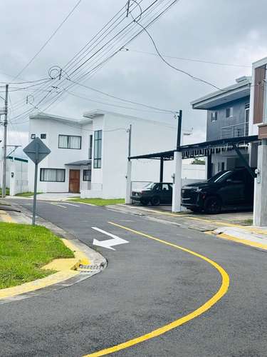 Casa 125m² con Hab. Principal 1er Nivel + Jacuzzi + Patio • Cerca Ruta 27 | Brasil de Santa Ana - Imagen 7