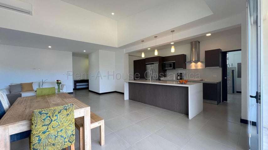 VENTA DE PENTHOUSE AMUEBLADO EN ESCAZÚ – AMPLIO BALCÓN Y HERMOSAS VISTAS - Imagen 5