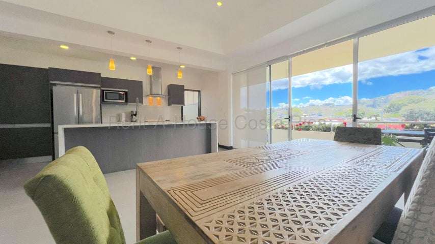 VENTA DE PENTHOUSE AMUEBLADO EN ESCAZÚ – AMPLIO BALCÓN Y HERMOSAS VISTAS - Imagen 4