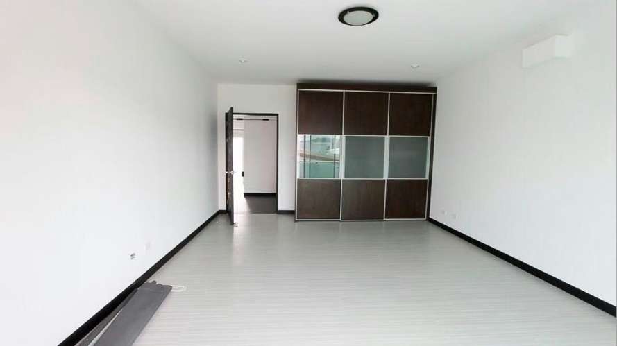 Alquiler de Moderna casa con acabados de lujo en trejo e monte alegre, con terraza y vista panorámica # 274 - Imagen 4