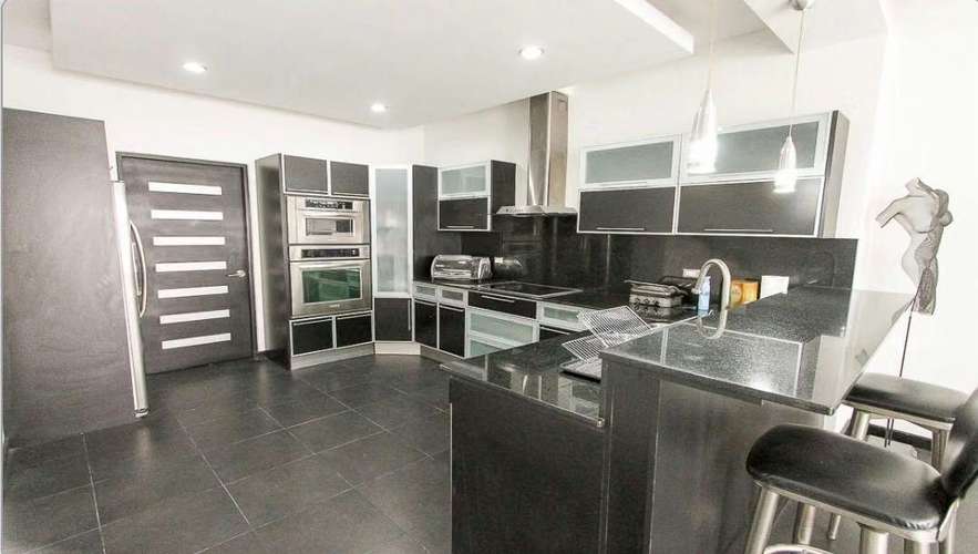 Alquiler de Moderna casa con acabados de lujo en trejo e monte alegre, con terraza y vista panorámica # 274 - Imagen 9