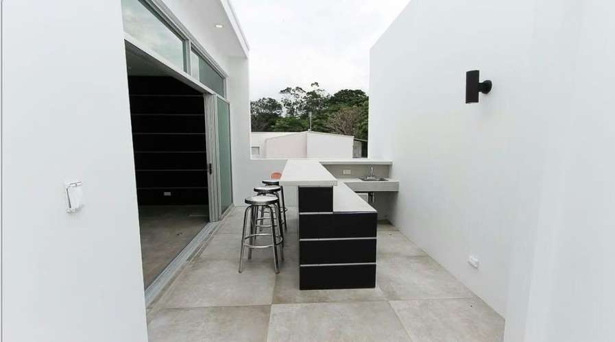 Alquiler de Moderna casa con acabados de lujo en trejo e monte alegre, con terraza y vista panorámica # 274 - Imagen 2