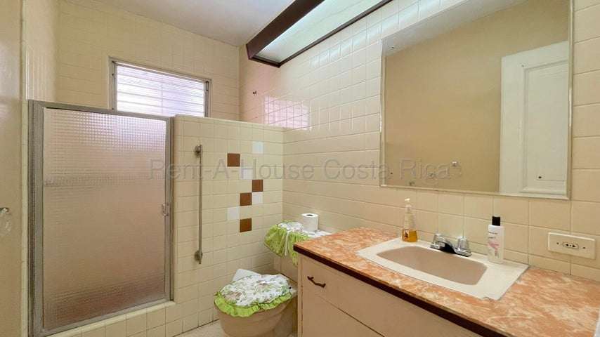 VENTA DE EXCLUSIVA PROPIEDAD CON USO MIXTO EN BARRIO ESCALANTE 984 m2 - Imagen 11