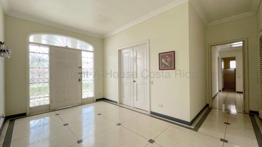 VENTA DE EXCLUSIVA PROPIEDAD CON USO MIXTO EN BARRIO ESCALANTE 984 m2 - Imagen 3