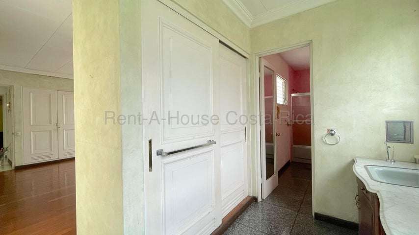 VENTA DE EXCLUSIVA PROPIEDAD CON USO MIXTO EN BARRIO ESCALANTE 984 m2 - Imagen 12