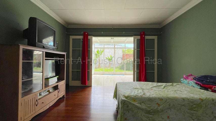 VENTA DE EXCLUSIVA PROPIEDAD CON USO MIXTO EN BARRIO ESCALANTE 984 m2 - Imagen 9