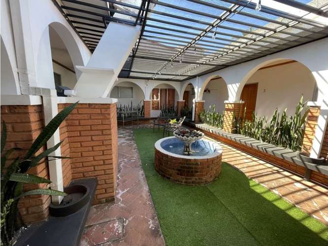 Propiedad para inversionistas en Barrio Mexico (local y apartamentos)
