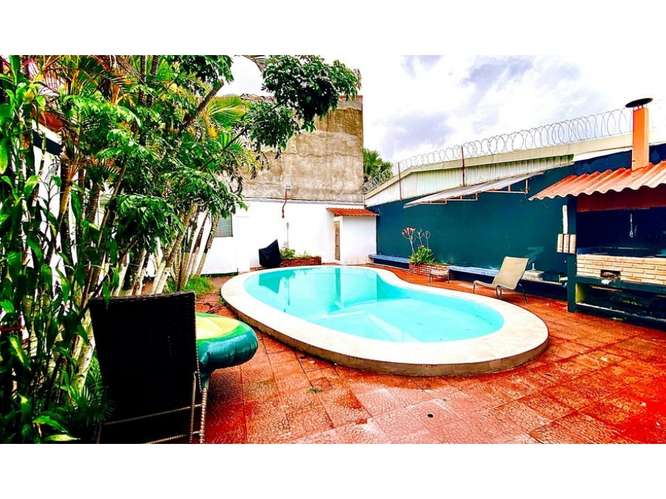 Propiedad para inversionistas en Barrio Mexico (local y apartamentos) - Imagen 3