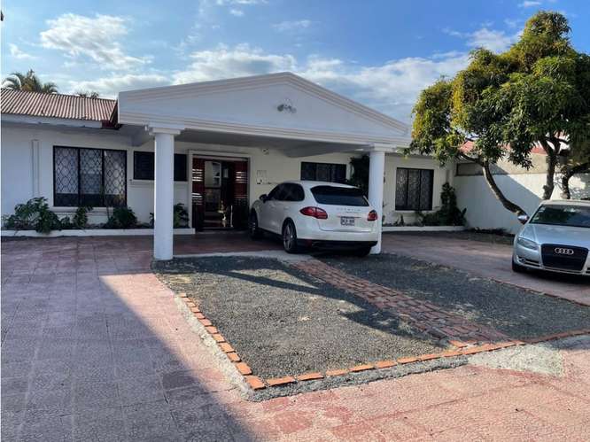 Propiedad para inversionistas en Barrio Mexico (local y apartamentos) - Imagen 2