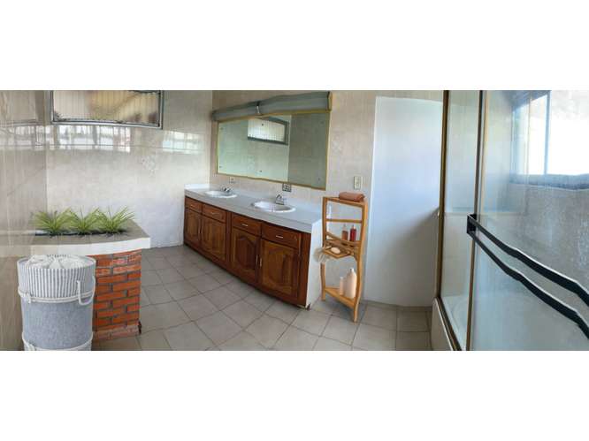 Propiedad para inversionistas en Barrio Mexico (local y apartamentos) - Imagen 5