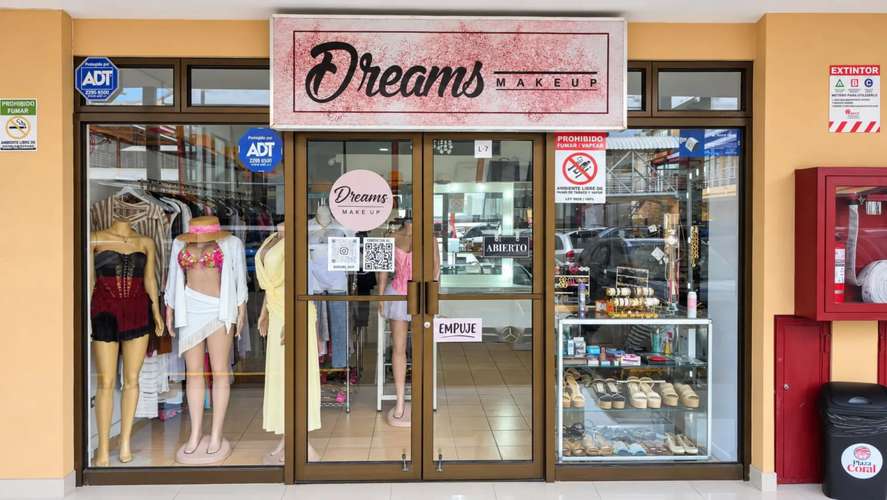 Local comercial en venta con contrato de arrendamiento vigente en Plaza Coral, Jacó centro