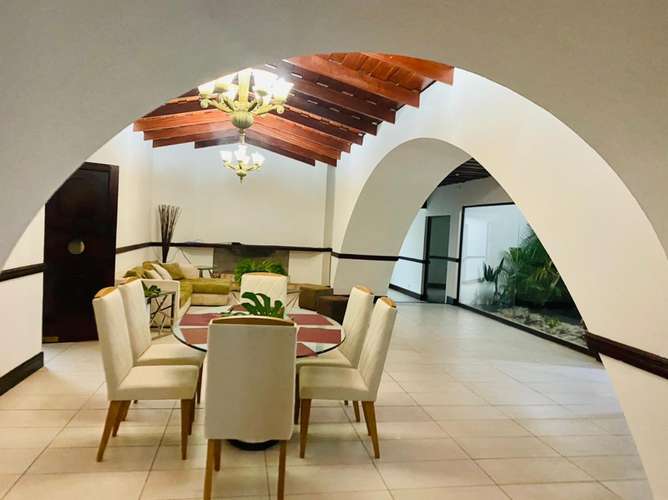 VENTA CASA ESCAZU.. USO MIXTO.. $ mts MULTIPLAZA /para banco /restaurante - Imagen 13