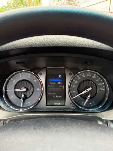 Toyota Hilux 2024 SRV 4x4 Automática Diésel · Único dueño · 18.000 km