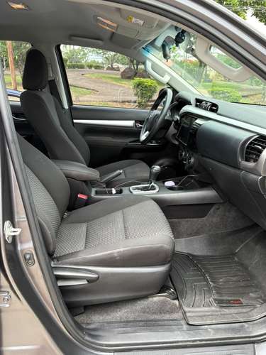 Toyota Hilux 2024 SRV 4x4 Automática Diésel · Único dueño · 18.000 km